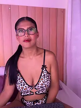 Snapshot of daphnevans chatting on October 18, 2025, 3:53 am daphnevans online show from October 18, 2025, 3:53 am