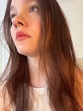 MichelleRoux online show from November 28, 2025, 4:59 am