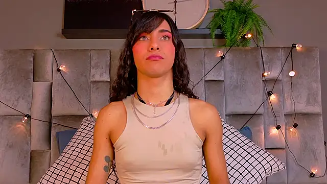 TiffValentinee  online show from November 11, 2025, 7:58 pm