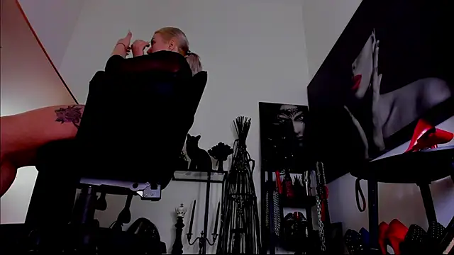 demisweet online show from February 7, 2026, 2:04 am