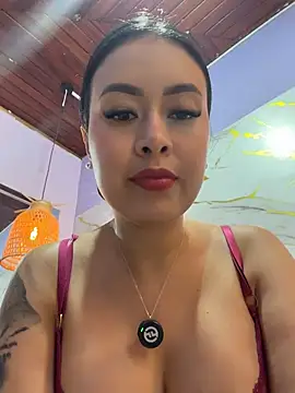 CrisMarulanda online show from July 13, 2026, 5:27 pm