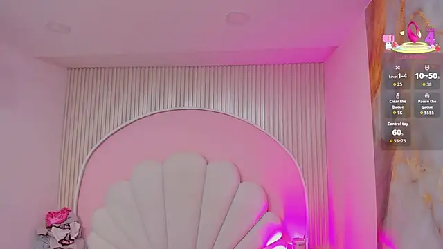 hinata dolly online show from April 15, 2026, 11:06 am