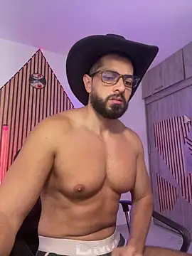 Snapshot of magnumchris chatting on February 10, 2026, 4:33 pm magnumchris online show from February 10, 2026, 4:33 pm