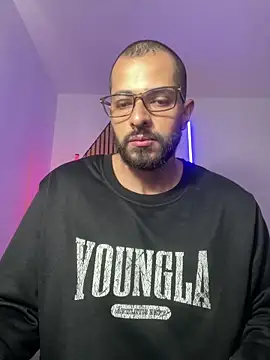 Snapshot of magnumchris chatting on March 21, 2026, 2:42 pm magnumchris online show from March 21, 2026, 2:42 pm