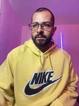 Snapshot of magnumchris chatting on March 25, 2026, 12:33 pm magnumchris online show from March 25, 2026, 12:33 pm