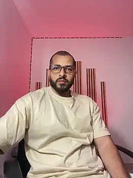 Snapshot of magnumchris chatting on April 6, 2026, 4:52 pm magnumchris online show from April 6, 2026, 4:52 pm