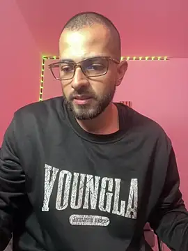 Snapshot of magnumchris chatting on April 15, 2026, 11:49 pm magnumchris online show from April 15, 2026, 11:49 pm