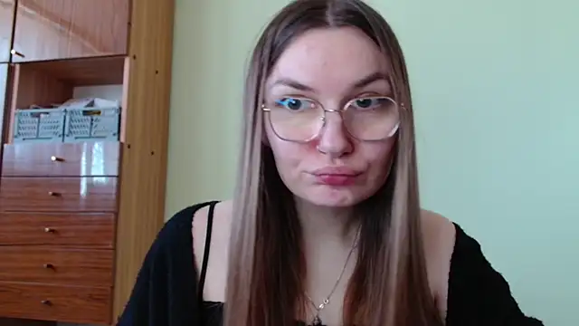 LooveELLYx online show from March 27, 2026, 8:26 am