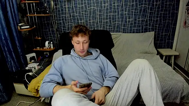 CuteBoy228 online show from May 15, 2026, 9:11 pm