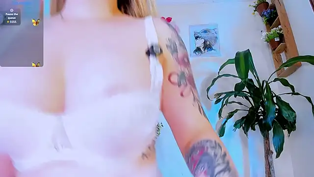 Simonesmith01 online show from December 2, 2025, 5:08 pm