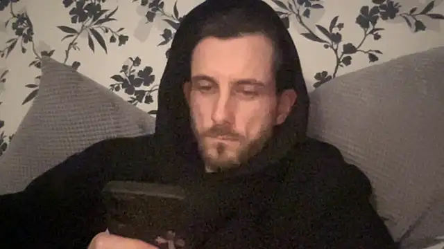 Big8inchUncutCock online show from April 3, 2026, 8:18 pm