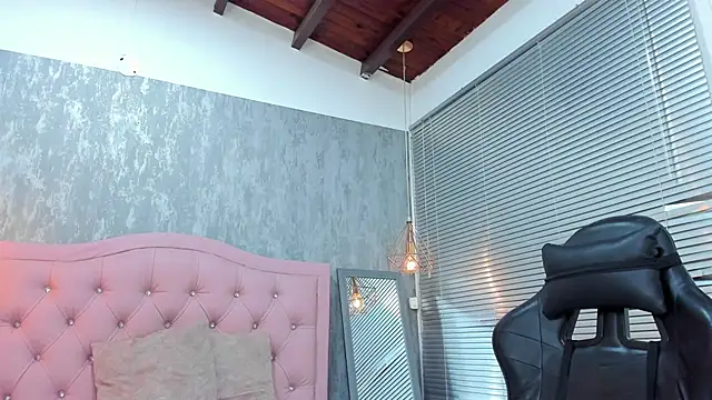 lissa jhonsoon online show from February 19, 2026, 3:13 am