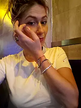 CelynaRoss online show from January 18, 2026, 10:41 am