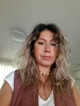 CelynaRoss online show from July 5, 2026, 9:38 am
