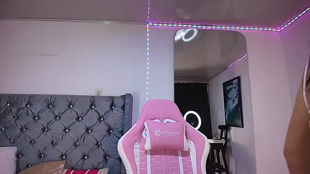 GraceWallace  online show from November 1, 2025, 12:23 am