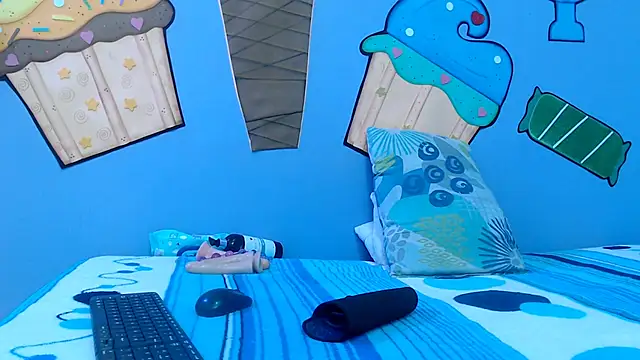 skinnykalitzo18 online show from January 12, 2026, 2:22 pm