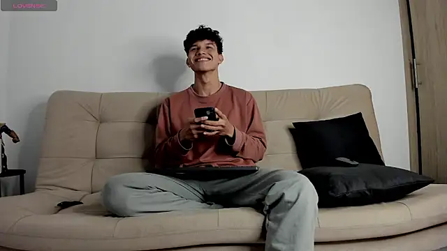 Snapshot of 2Amateur_Guys chatting on October 13, 2025, 11:27 pm 2Amateur Guys online show from October 13, 2025, 11:27 pm