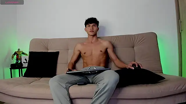 Snapshot of 2Amateur_Guys chatting on November 20, 2025, 10:53 pm 2Amateur Guys online show from November 20, 2025, 10:53 pm