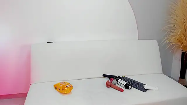 Carly lopez online show from November 27, 2025, 6:32 pm