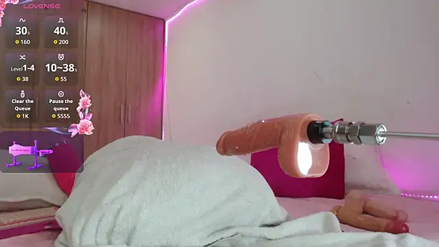 Emma Glutton online show from December 17, 2025, 4:57 pm