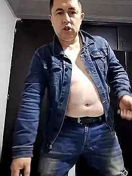 BigCristh79 online show from February 16, 2026, 7:32 pm