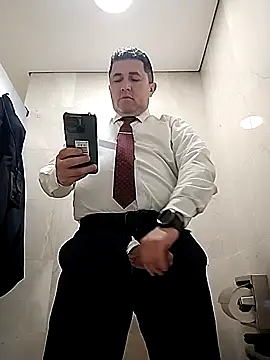 Snapshot of BigCristh79 chatting on May 3, 2026, 1:06 pm BigCristh79 online show from May 3, 2026, 1:06 pm