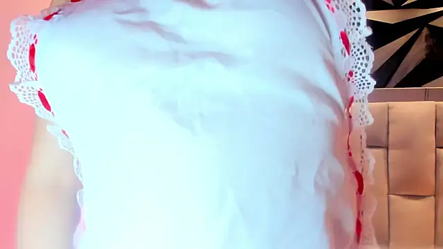 megan whitee   online show from October 17, 2025, 1:53 am