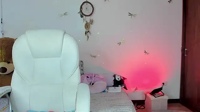 princessluna 19 online show from September 27, 2025, 9:09 pm