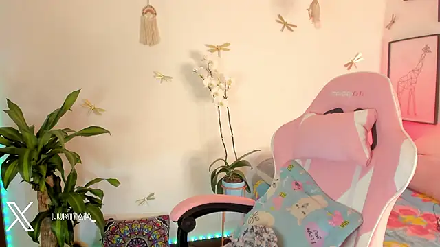 princessluna 19 online show from May 21, 2026, 10:39 pm
