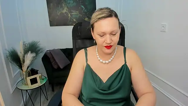 NinaStarle online show from April 9, 2026, 4:34 am