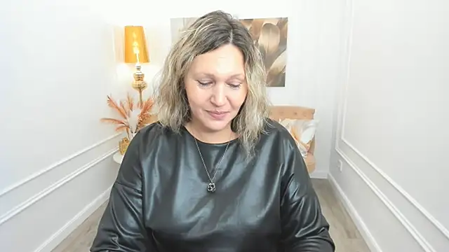 Snapshot of NinaStarle chatting on May 15, 2026, 12:01 pm NinaStarle online show from May 15, 2026, 12:01 pm