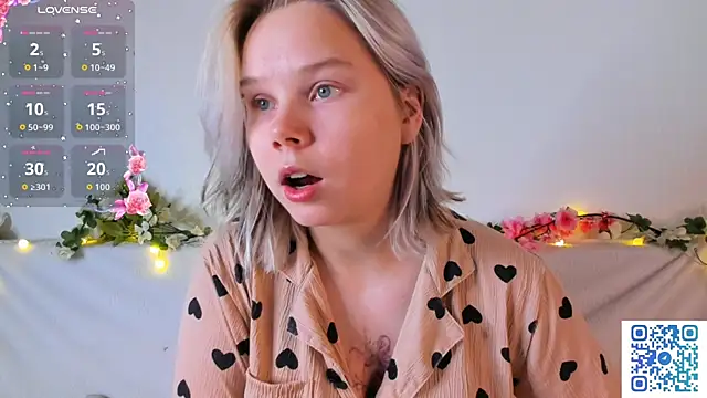 girlllsooft online show from November 7, 2025, 1:38 am