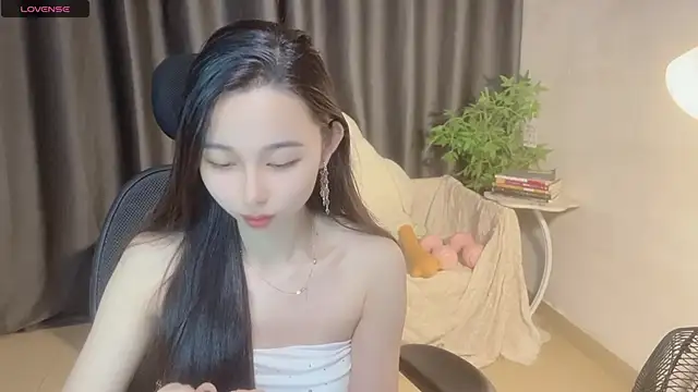 Snapshot of Yin-LL chatting on October 30, 2025, 12:39 pm Yin-LL online show from October 30, 2025, 12:39 pm