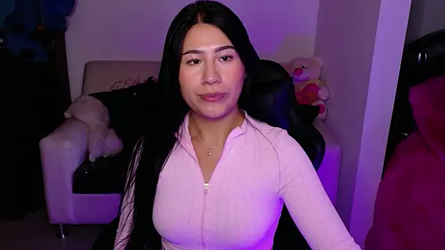 evelyn ch  online show from February 9, 2026, 8:02 pm