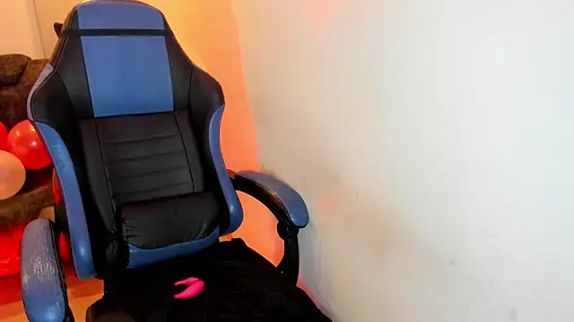 Scarbadgirl  online show from February 15, 2026, 7:51 am