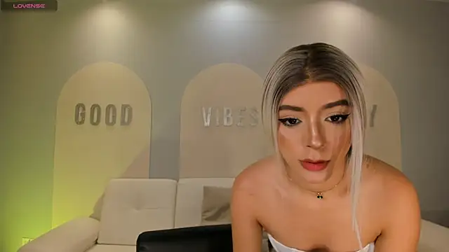 IsabellaMoreau online show from December 19, 2025, 8:16 pm