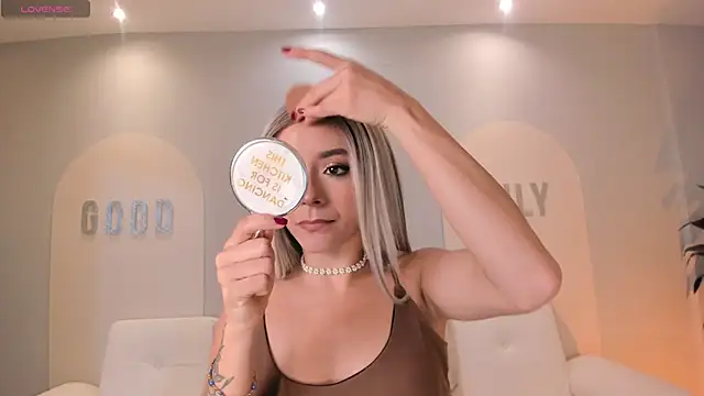 IsabellaMoreau online show from January 5, 2026, 7:28 pm