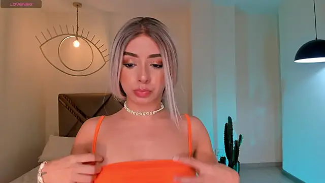 IsabellaMoreau online show from February 6, 2026, 7:28 pm