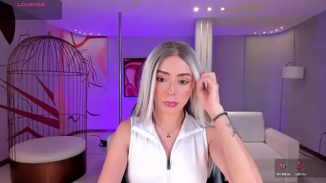 IsabellaMoreau online show from April 9, 2026, 7:41 pm