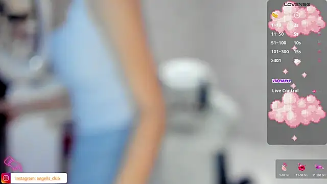 Snapshot of Idnkjustadeline chatting on October 29, 2025, 11:34 am Idnkjustadeline online show from October 29, 2025, 11:34 am