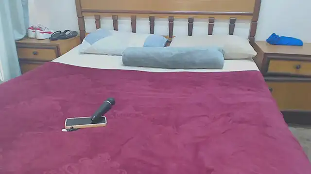 HugeTitisxx online show from September 11, 2025, 7:52 am