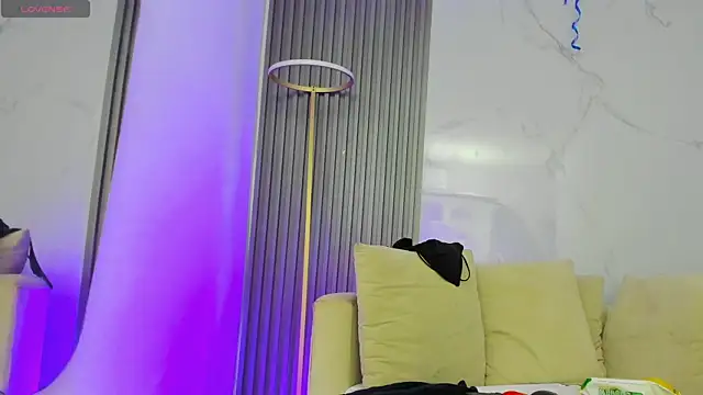 kiaratentation online show from December 3, 2025, 7:45 pm