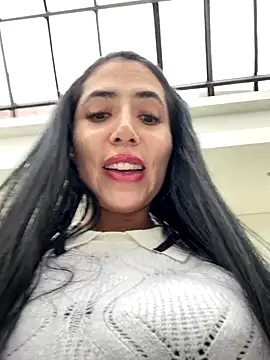 oh nina online show from November 4, 2025, 7:57 pm