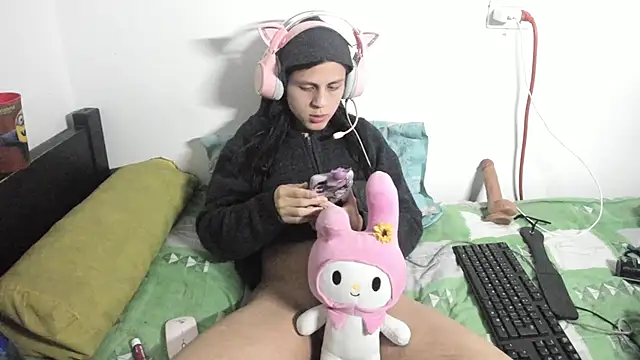 Petite-Goth online show from November 23, 2025, 2:22 am