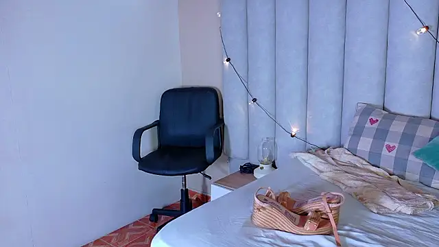 JenaCooper  online show from February 17, 2026, 2:52 am