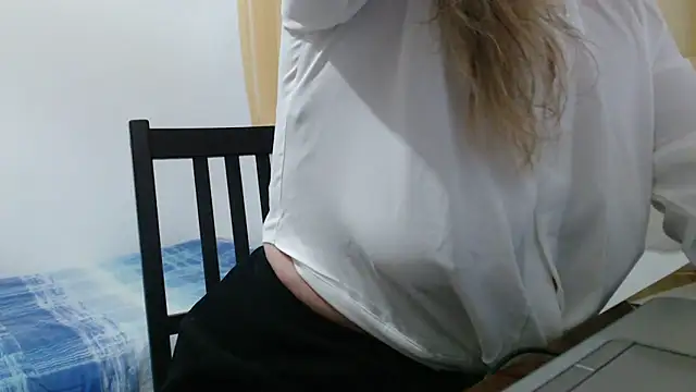 SerenaMilf online show from March 25, 2026, 8:37 pm