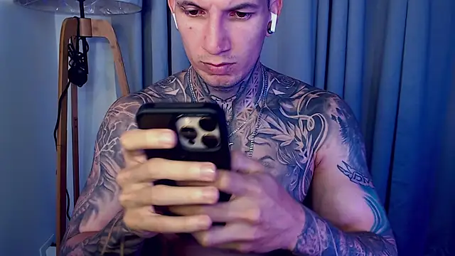 Snapshot of Shane_Clay chatting on October 13, 2025, 1:55 pm Shane Clay online show from October 13, 2025, 1:55 pm