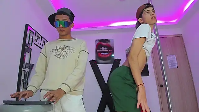 TWINKS FRIENDS online show from October 15, 2025, 7:08 am