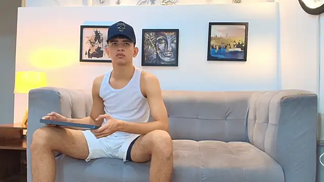 Snapshot of TWINKS_FRIENDS chatting on February 20, 2026, 1:22 pm TWINKS FRIENDS online show from February 20, 2026, 1:22 pm