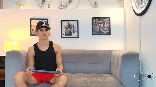 TWINKS FRIENDS online show from March 5, 2026, 1:18 pm